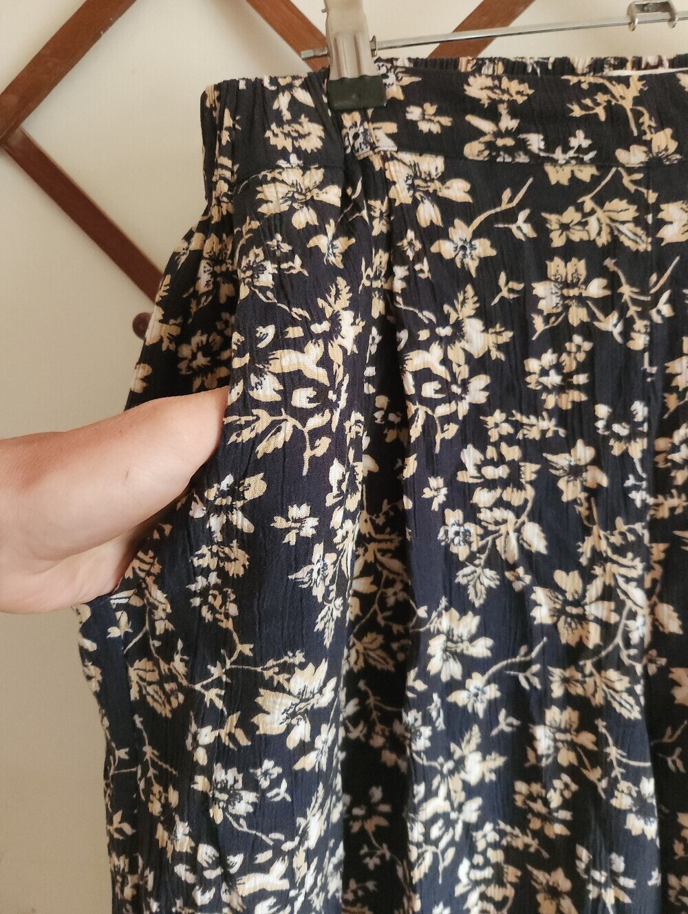 The Normal Brand Black Wide Leg Pant Cream Floral Motif Medium Fully Lined - Picture 5 of 11
